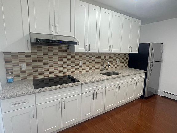 5th image of 33-33 164th St Floor 1