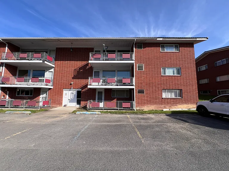 4101 Mountain View Mnr #B1 — Photo 2