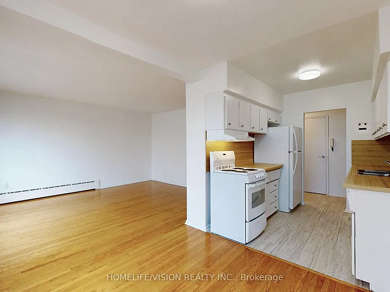9901 Yonge St #4 — Photo 14