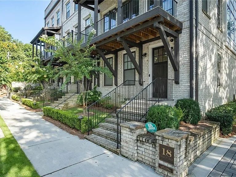 18 Peachtree Ave NE #1 — Photo 1