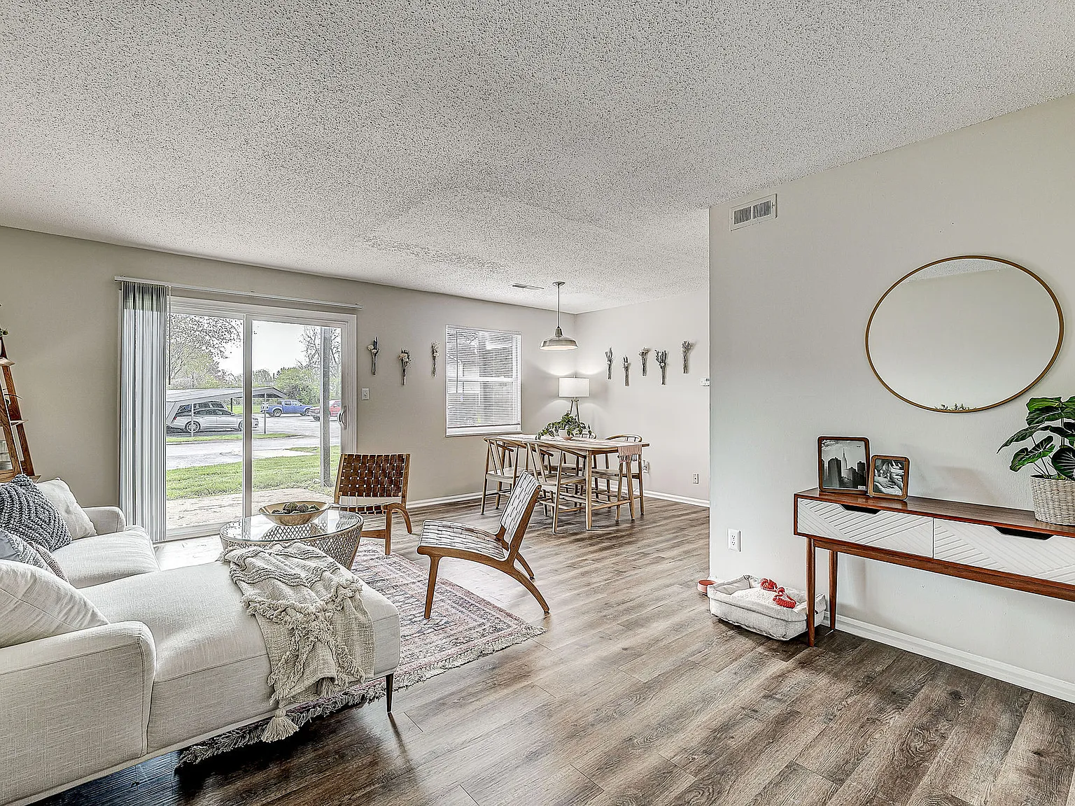 Stonehedge Apartments — Photo 4