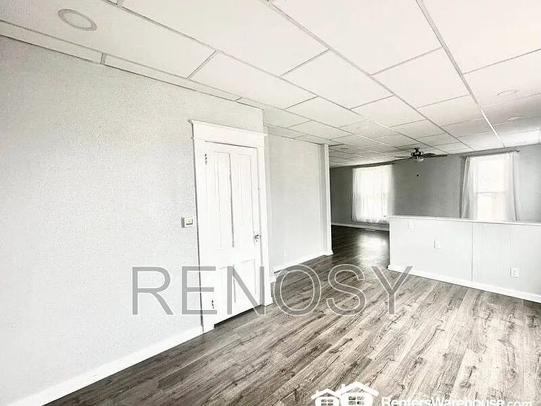 105 E 3rd Ave — Photo 8