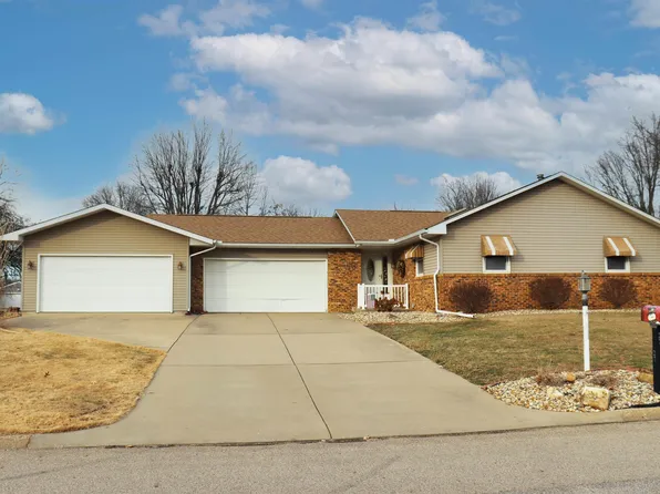 27 Harvester Rd, Canton, IL 61520