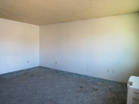 4th image of 741 E Spiers St