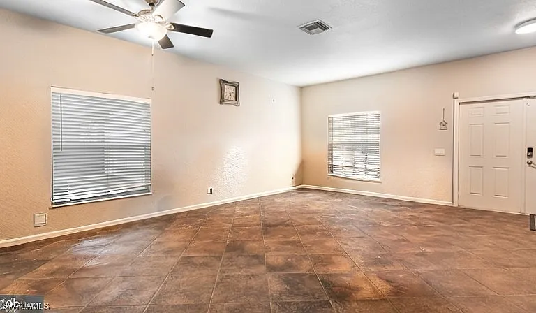 5 bed, 3260 sqft, $2,949 — Photo 4