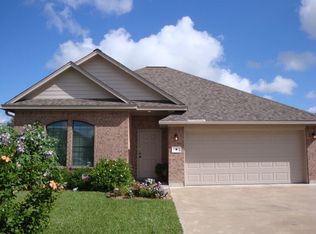 4 Wisteria Ct, Angleton, TX 77515
