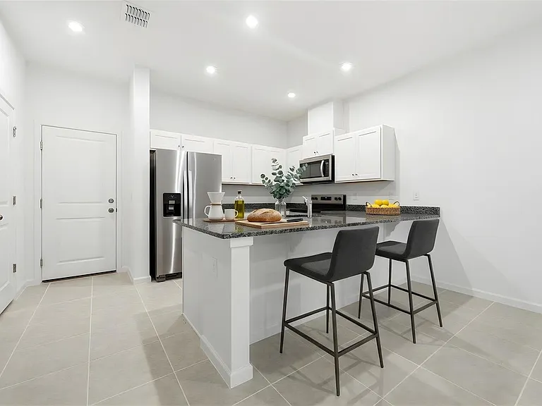 132 Royal Ranch Rd — Photo 2