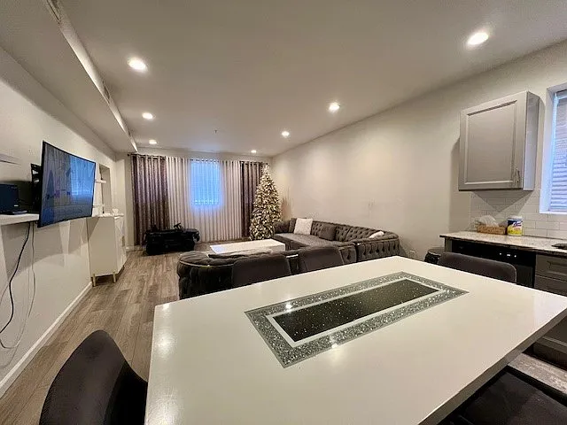 2 bed, 950 sqft, $2,500 — Photo 4