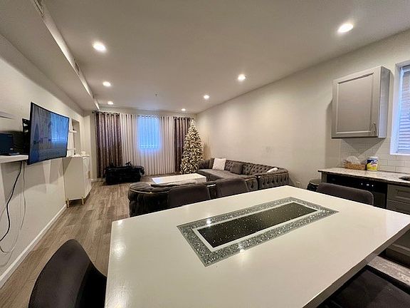 4th image of 21 Macarthur Ave Floor 1