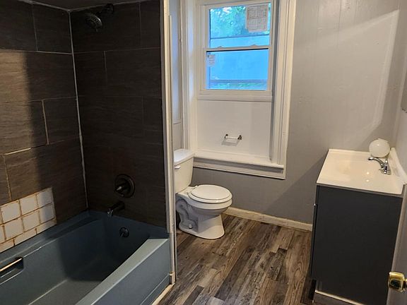 2nd image of 3 Essex St #1