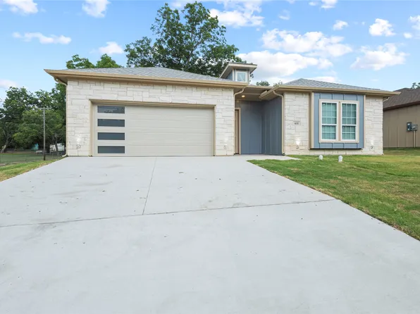 401 S 4th St, Bonham, TX 75418