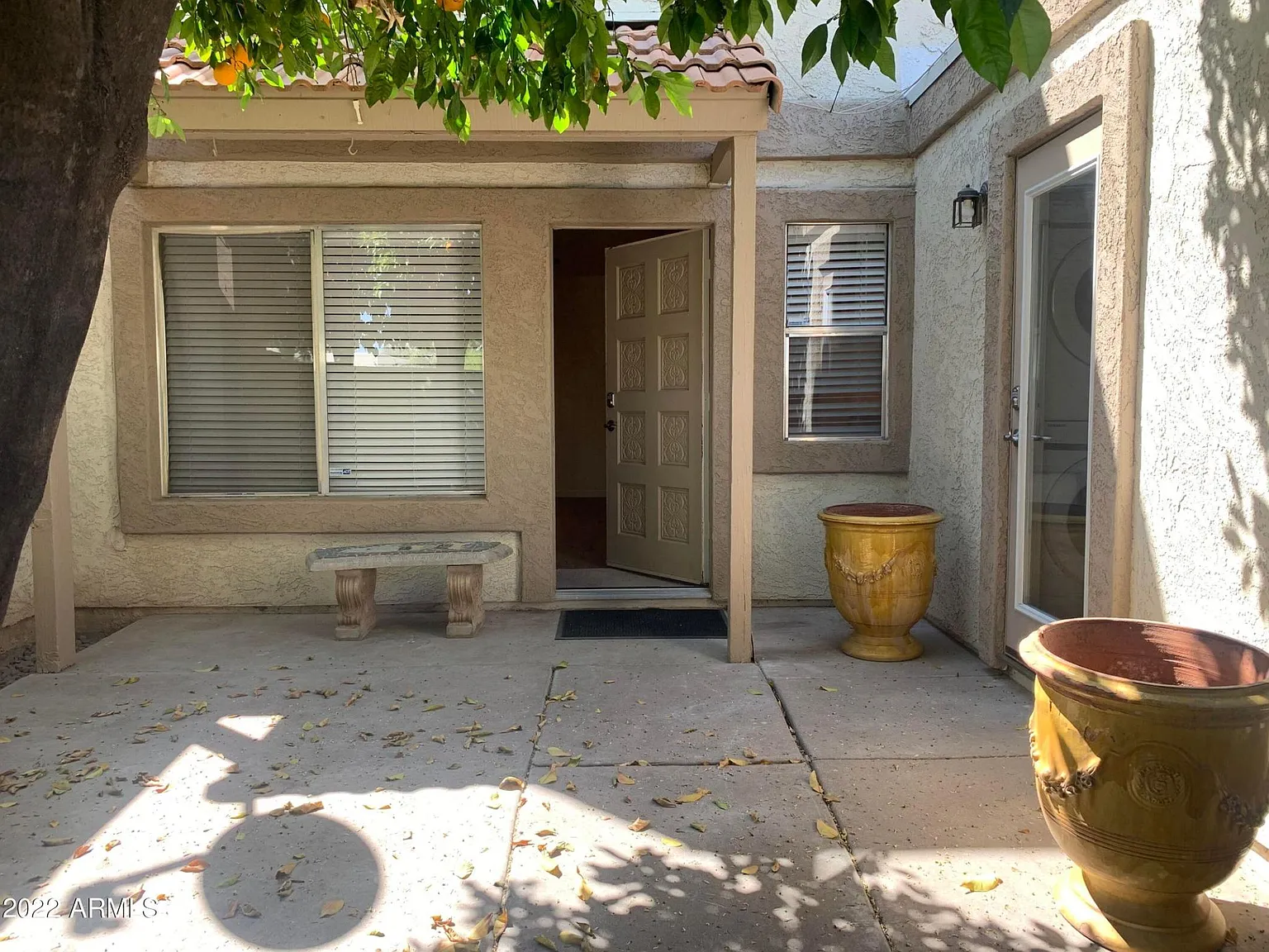 2 bed, 1.5 bath, 924 sqft, $2,300 — Photo 2