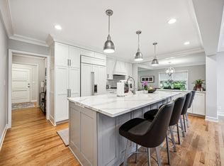 98 Hawthorne Rd, Hopkins, MN 55343