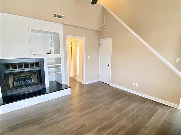 4th image of 559 Brookside Ct