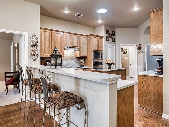 5th image of 2612 Golfview Dr