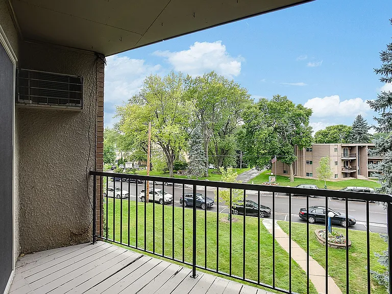 Caravelle Apartments | St. Anthony — Photo 6