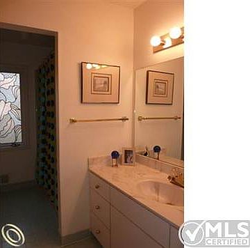 Woodview Full Bath