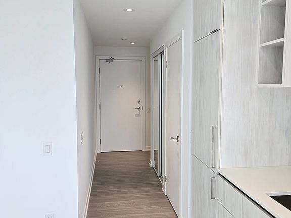 4th image of 8 Wellesley St W #4615