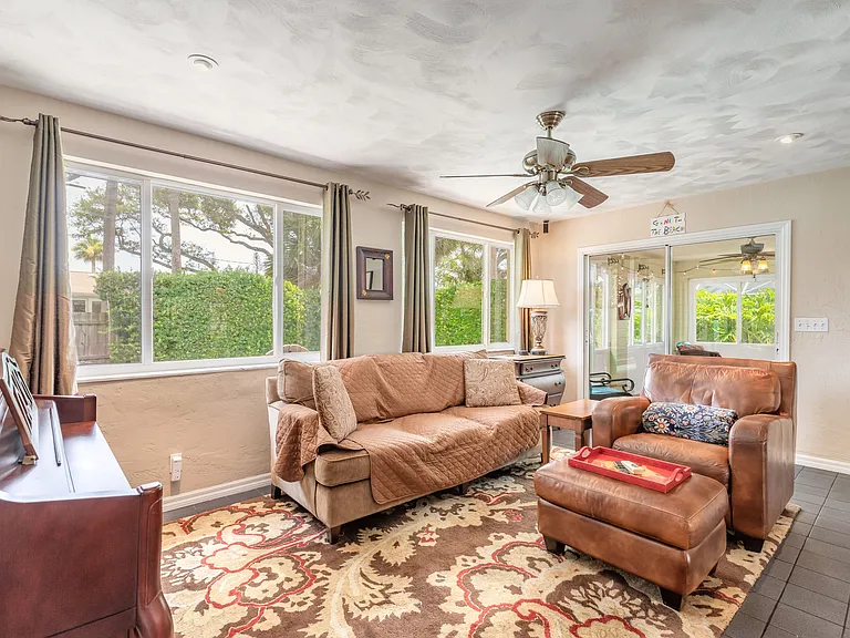 2679 John Anderson Dr — Photo 10