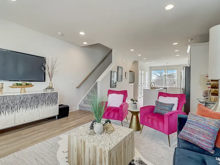 Enderly Towns - Townhomes for Rent in Charlotte, NC - Enderly Neighborhood — Photo 9
