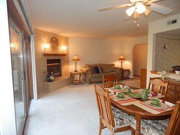 4th image of 15703 Old Orchard Ct Unit 1N