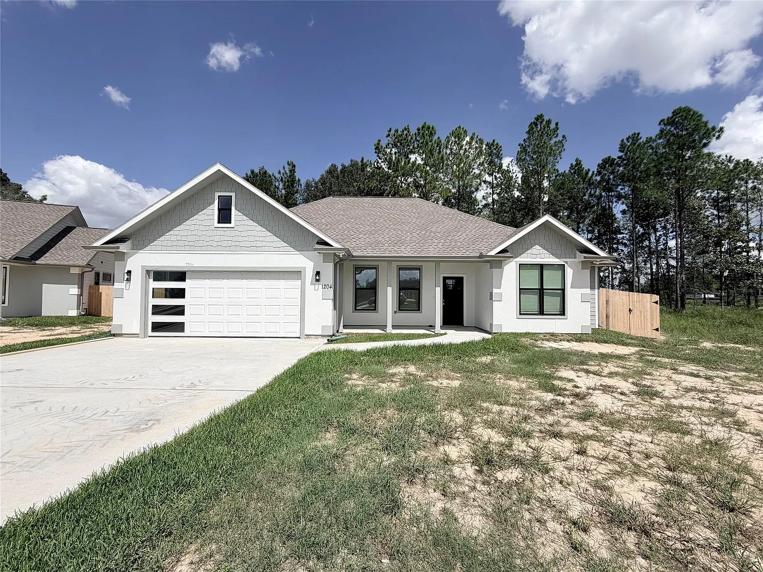4 bed, 2.0 bath, 1581 sqft, $1,950 — Photo 2