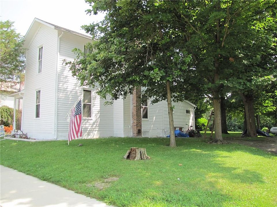 1st image of 227 W Poplar St