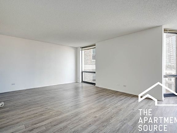 3rd image of 1120 Lasalle St #16L