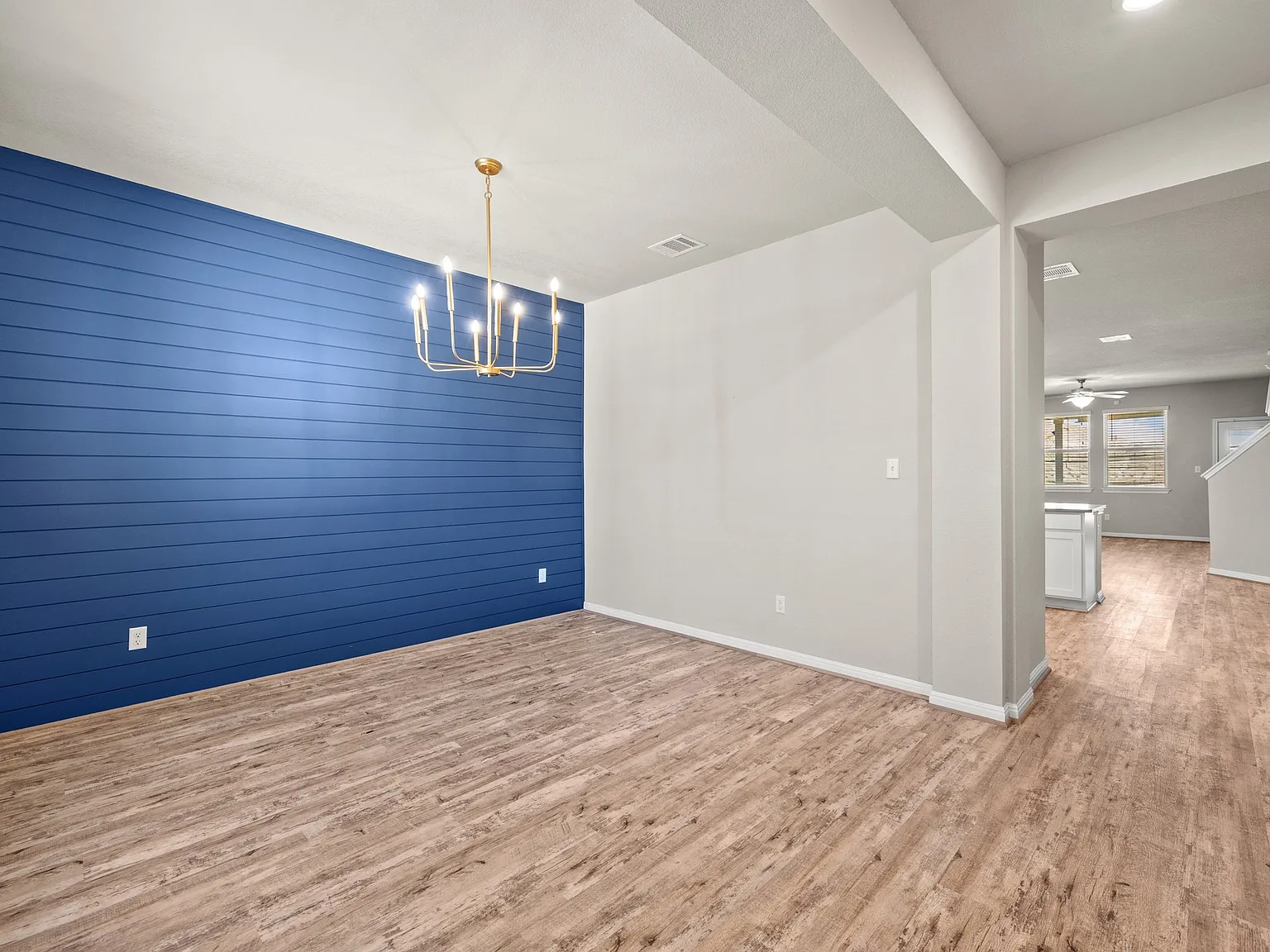 5 bed, 3.5 bath, 3000 sqft, $2,895 — Photo 4