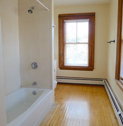 5th image of 10 Bowers St #1