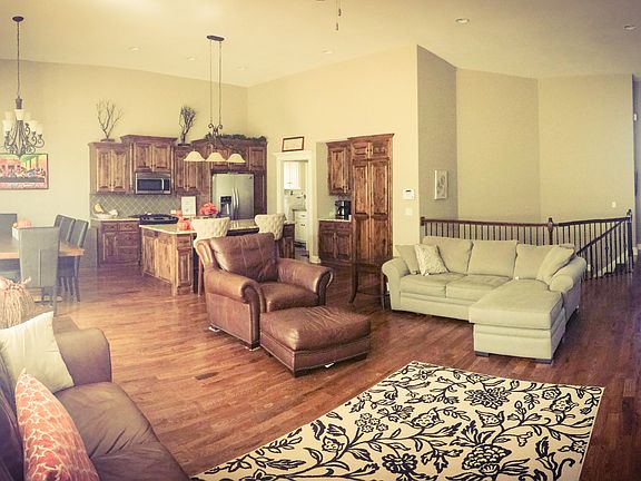 4th image of 4704 Corinth Dr