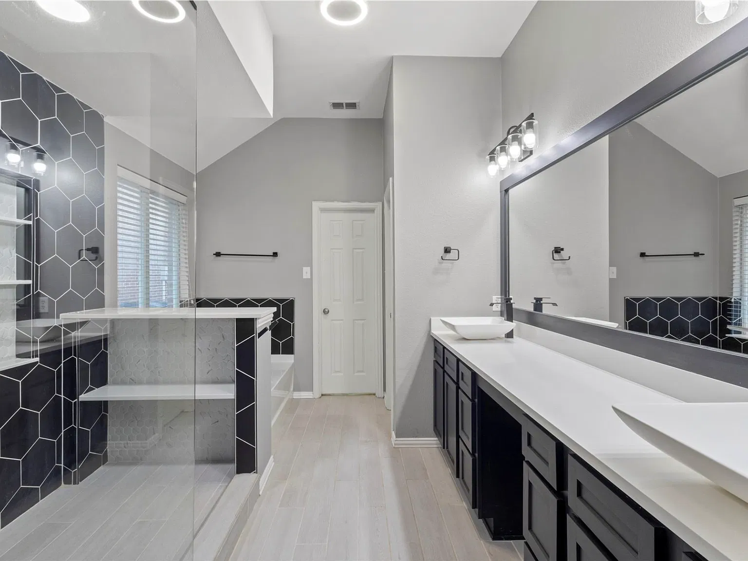 4 bed, 2694 sqft, $3,250 — Photo 2