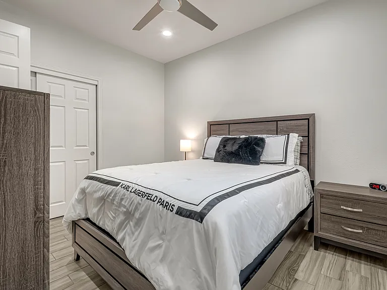 8582 N Garden Ave — Photo 38