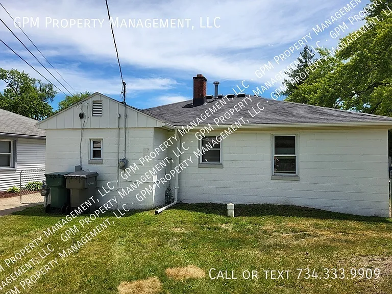 24154 Dartmouth St — Photo 4