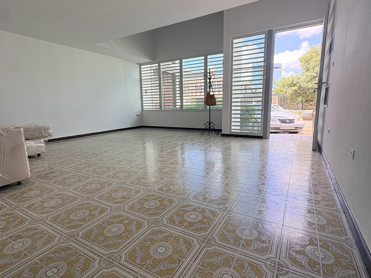 3 bed, 2.5 bath, 1860 sqft, $2,200 — Photo 3