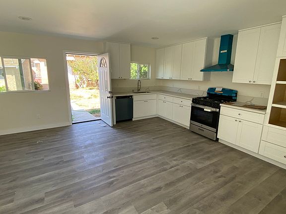 3rd image of 1128 S Del Mar Ave #1130