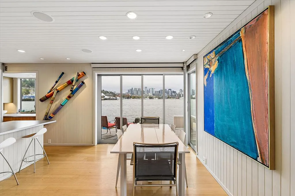 Luxury Lake Union Floating Home - 2 bedrooms + den — Photo 2