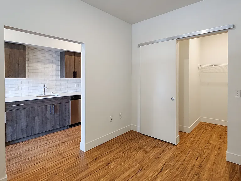 Dunn Motors Apartments — Photo 49
