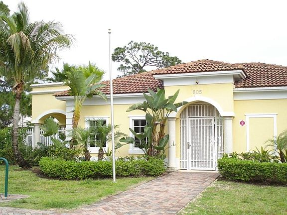 3rd image of 927 Pipers Cay Dr
