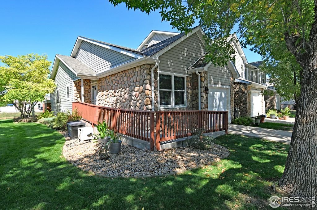 1555 Oak Creek Dr