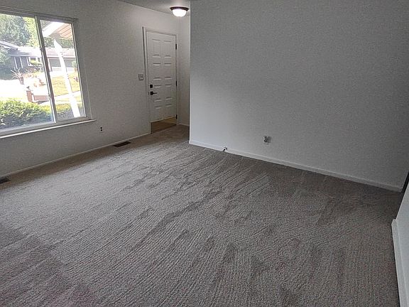 3rd image of 8601 Cedar Ct