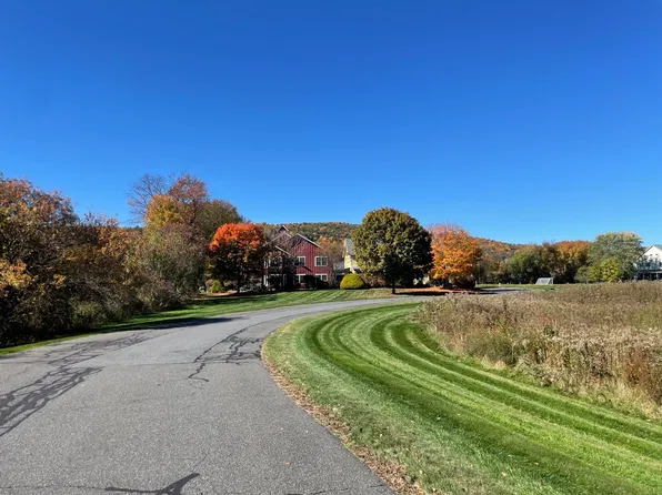 26 Myers Farm Ln #26, Greenfield, MA 01301