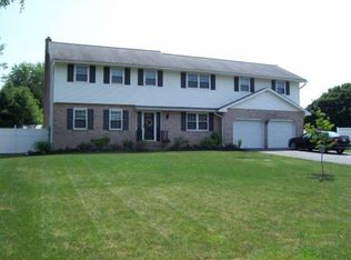 525 Mountain View Rd, Nazareth, PA 18064