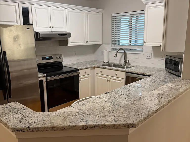 1107 Fern Hollow Dr — Photo 3