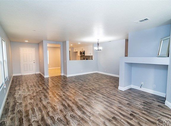 5th image of 15361 Coleen St