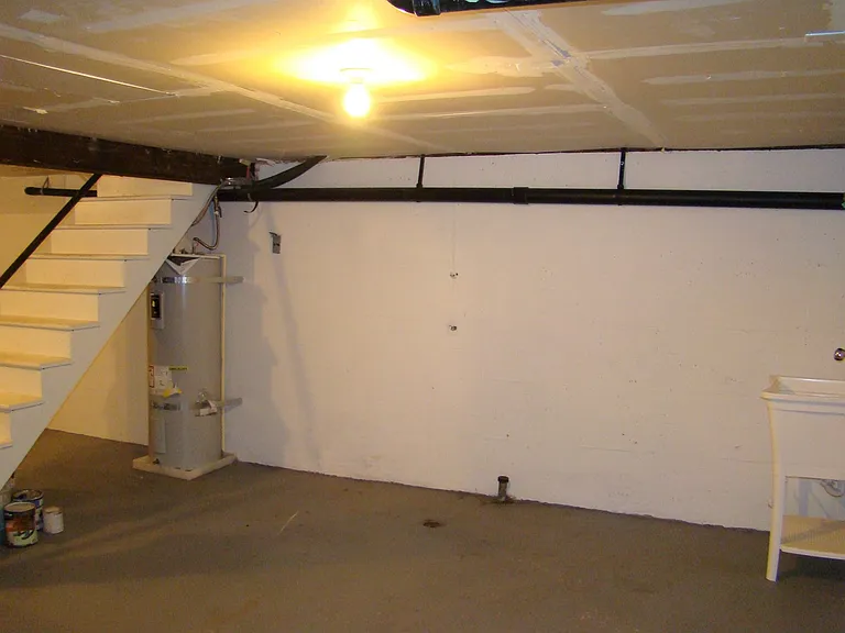813 Niagara Ave — Photo 26