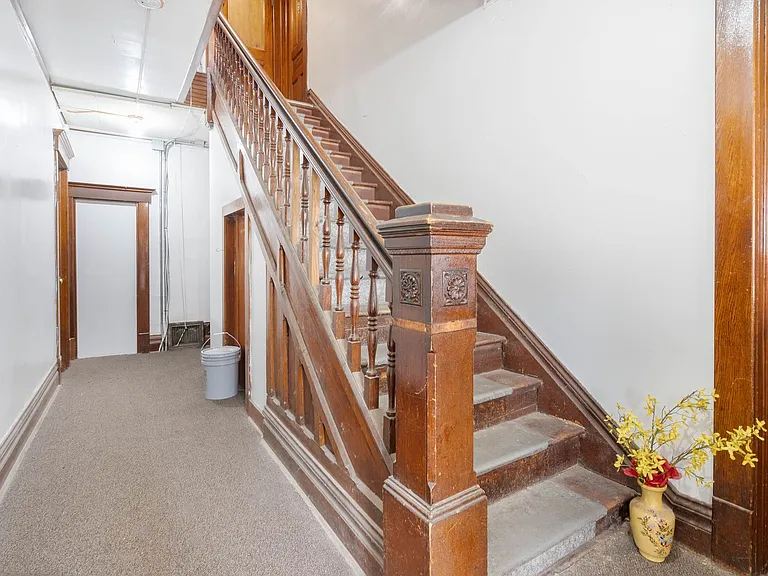 2610 College St - Cedar Falls — Photo 2