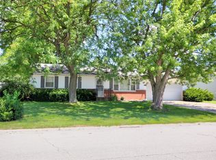 712 E Rosewood St, Watseka, IL 60970