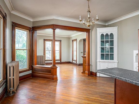 4th image of 802 Mulberry Ave