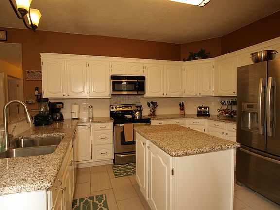 3rd image of 7804 Villanueva Dr NE